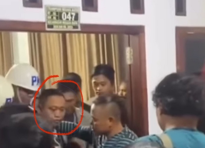 Detik-detik Penangkapan Anggota TNI Terduga Penembak Polisi di Arena Sabung Ayam Way Kanan