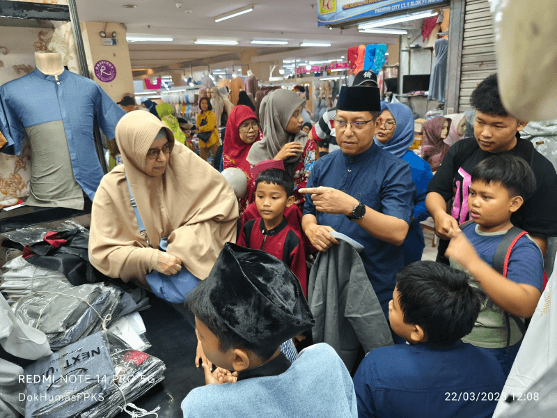 Tebar Kebahagiaan Jelang Lebaran, PKS 'Beliin Baju Baru'' untuk Anak Yatim dan Dhuafa