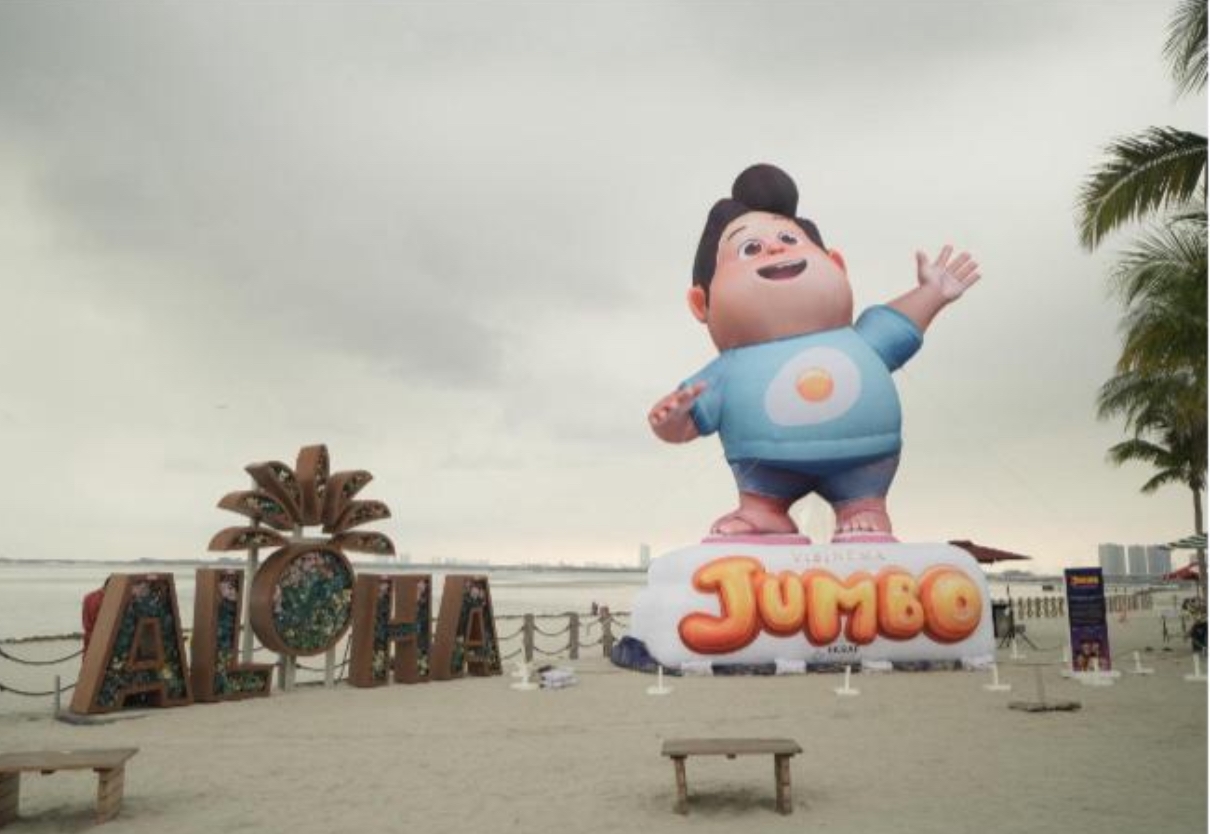 Balon Raksasa 10 Meter Ramaikan Pantai Aloha PIK, Jadi Spot Foto Favorit Warganet!