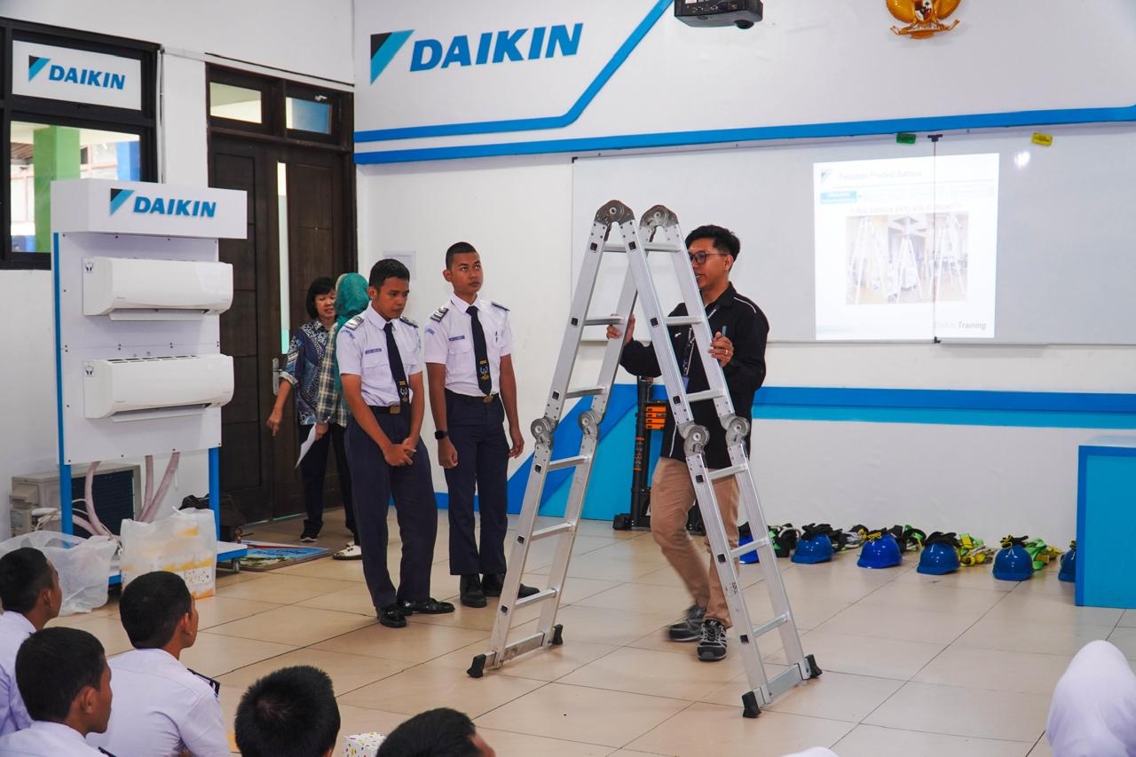 DAIKIN Gelar Pelatihan Keselamatan Kerja dan Kelestarian Lingkungan di SMKN 29 Jakarta