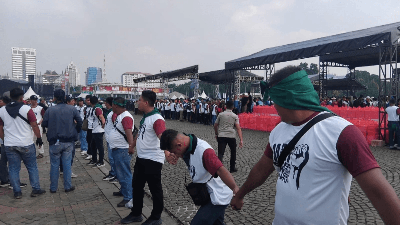 Hari Buruh 2025, Ribuan Pekerja Padati Monas Sampaikan 6 Tuntutan