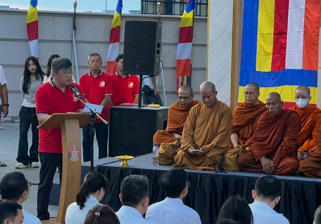 Akhiri Perjalanan 2.800 KM, Bhikkhu Thudong Disambut Haru di PIK dalam Puja Waisak 2025