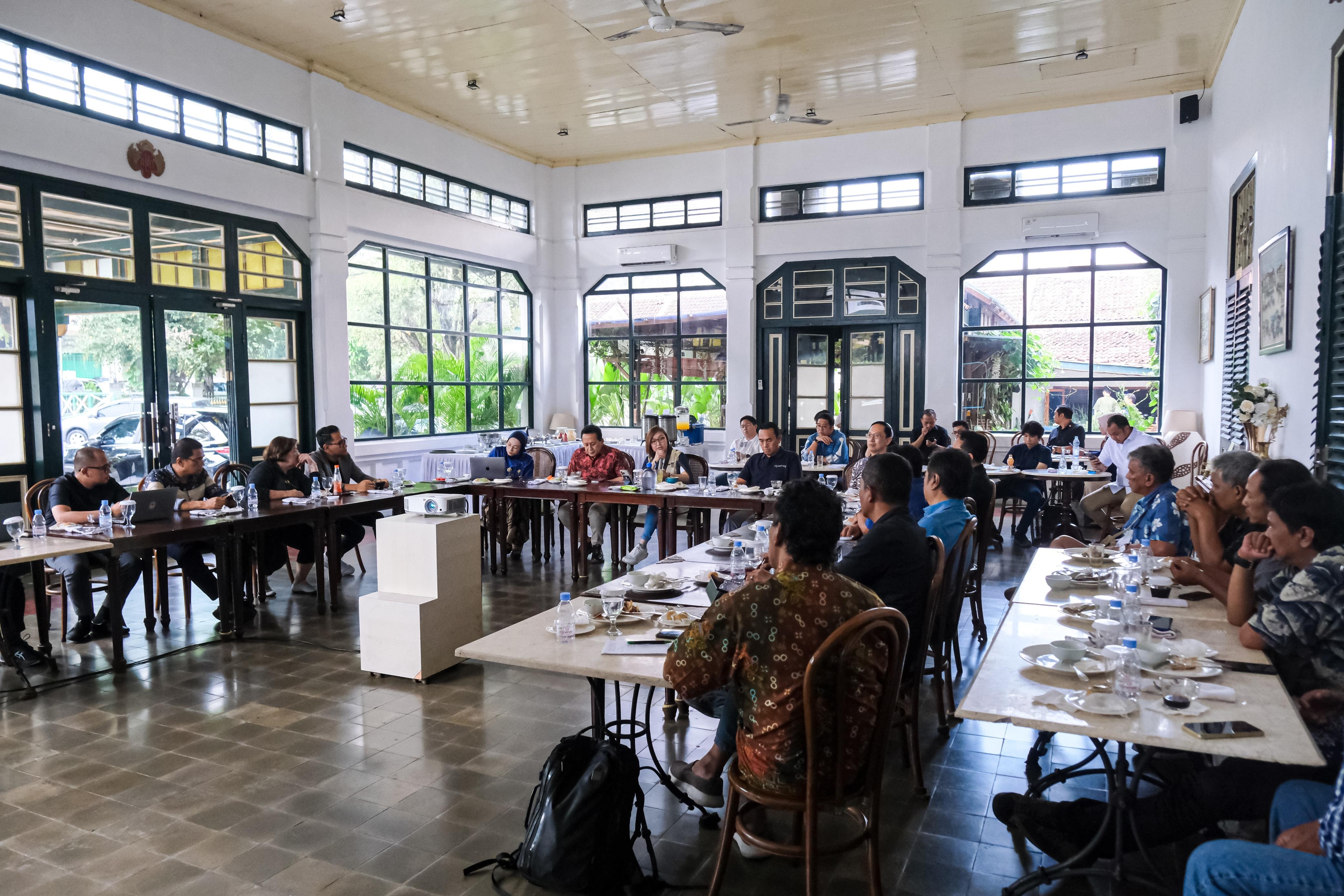 Wamenekraf Minta Bandara Indonesia Jadi Wadah Ekonomi Kreatif