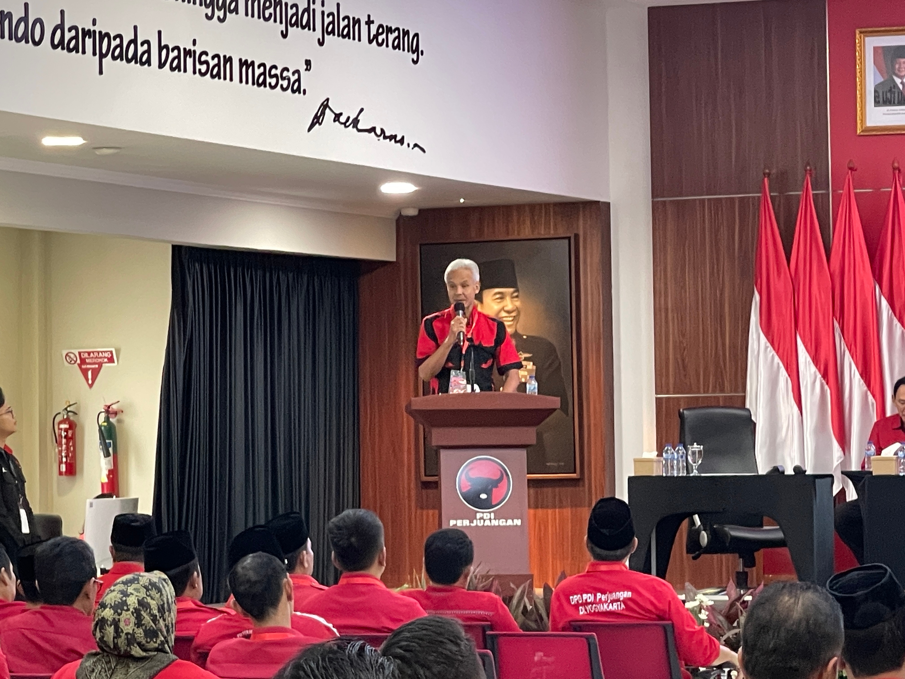 Ganjar Tegaskan Kepala Daerah PDIP Wajib Gotong Royong Saling Membantu