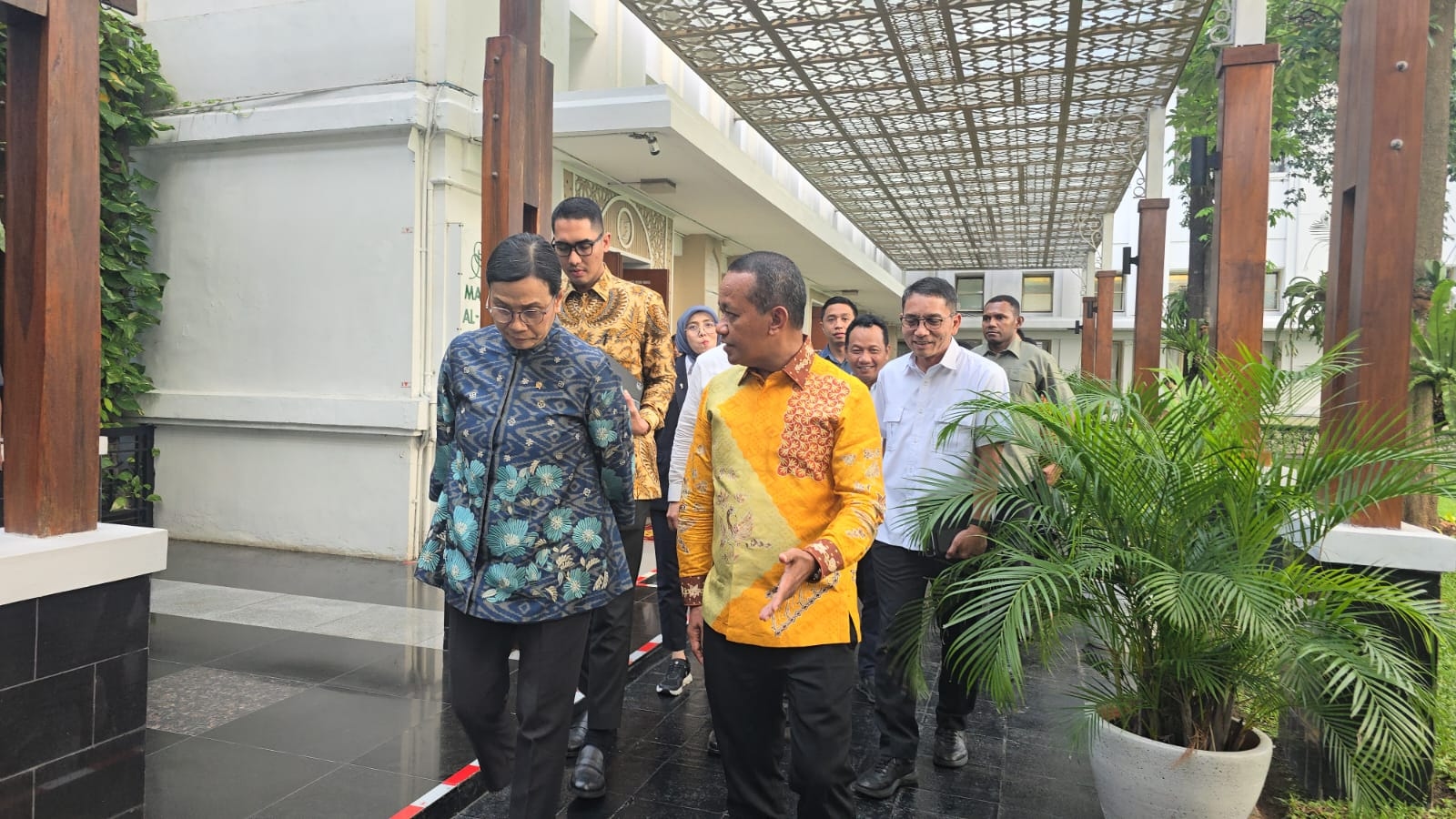 Rapat Bareng Bahlil, Menkeu Tekankan Pentingnya Peran SKK Migas