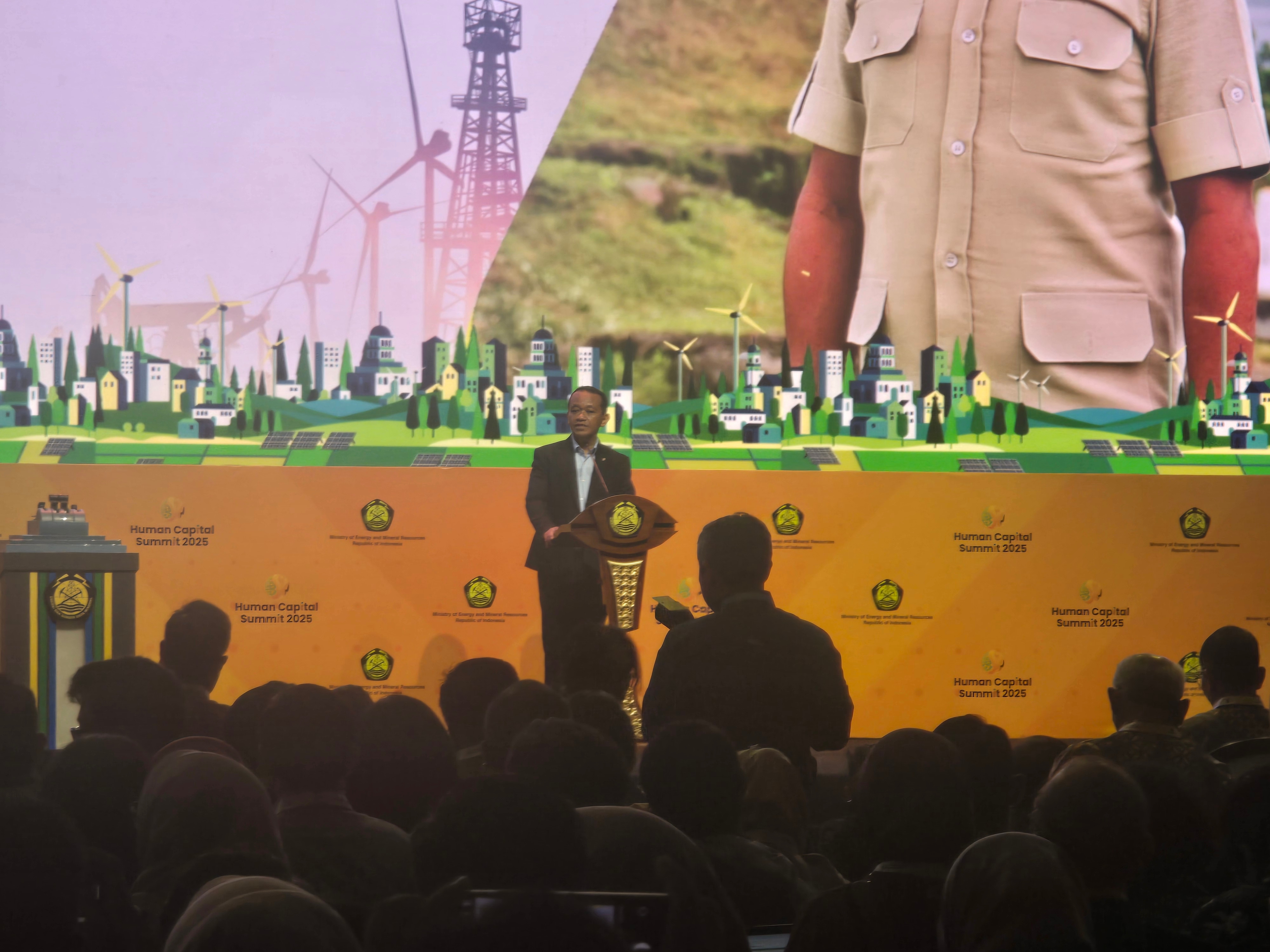 Bahlil Resmi Buka HCS 2025, Fokus Cetak SDM ESDM Hadapi Transisi Energi