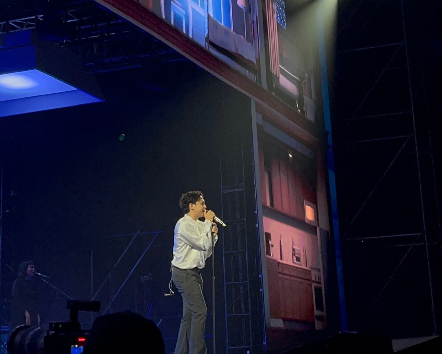 Tangis Haru Baskara Putra, Sukses Tampil di Konser Jakarta, ‘25 on Blank Canvas