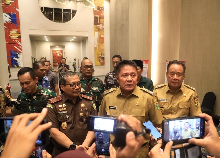 Gubernur Herman Deru Tegaskan Kesetaraan: Non-ASN Kini Bisa Kenakan Seragam Kuning Khaki