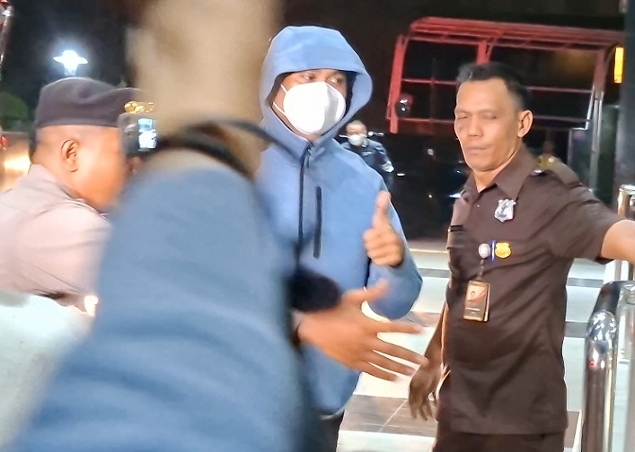 Tiga dari Enam Orang yang Terjaring OTT Mandailing Natal Tiba di Gedung KPK