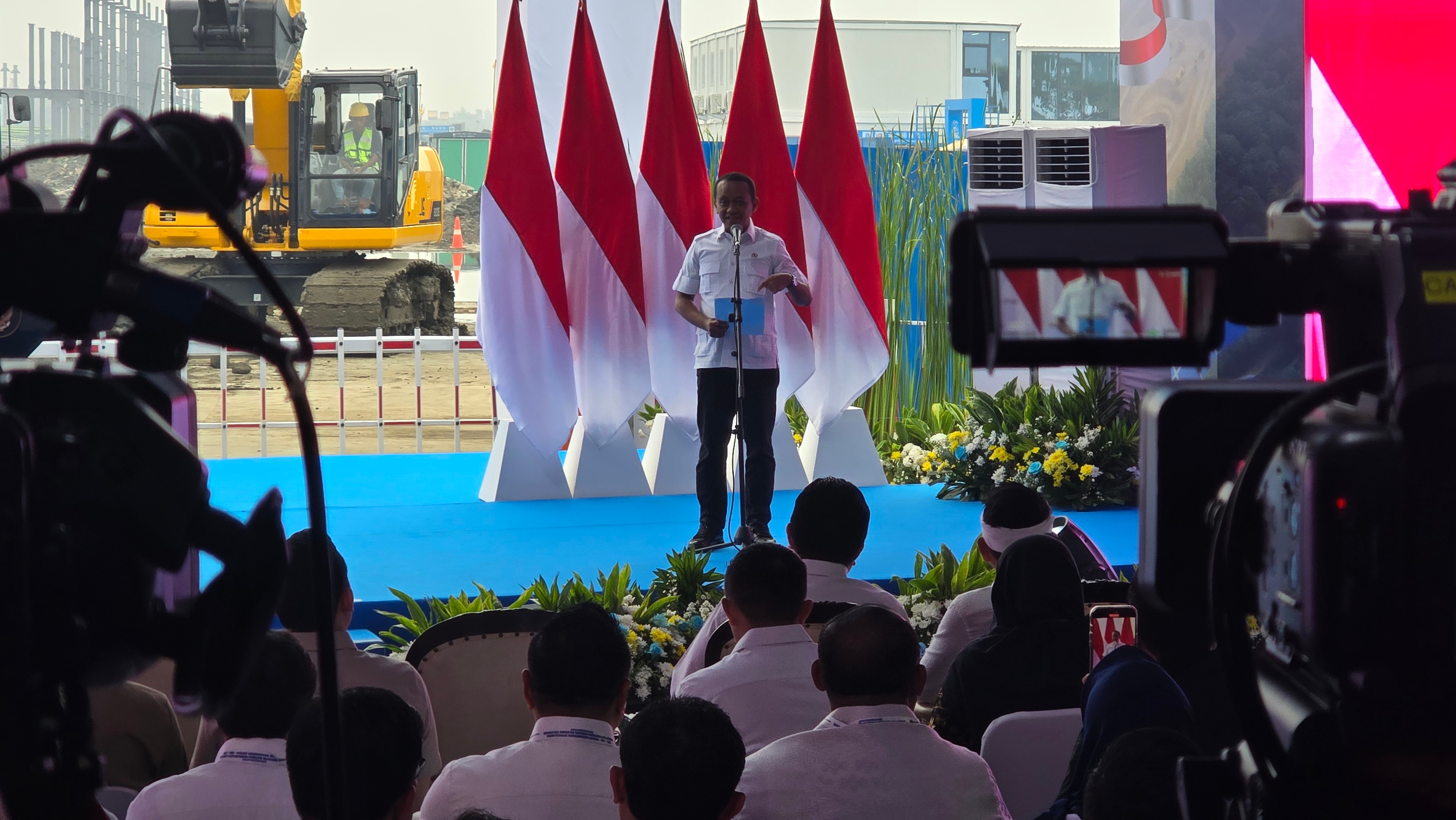 Bahlil: Pabrik Baterai EV di Karawang Bisa untuk 300 Ribu Mobil