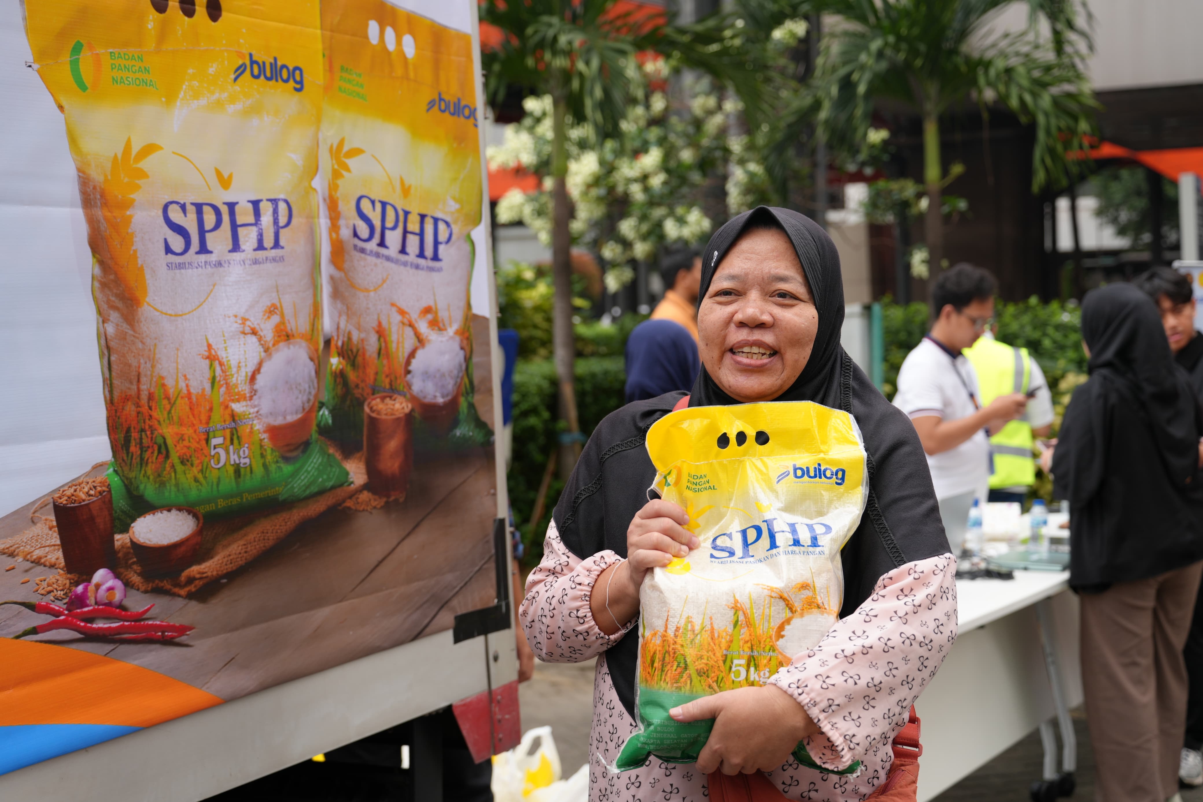 Jaga Harga Pangan, PalmCo Salurkan Beras Murah di 150 Titik