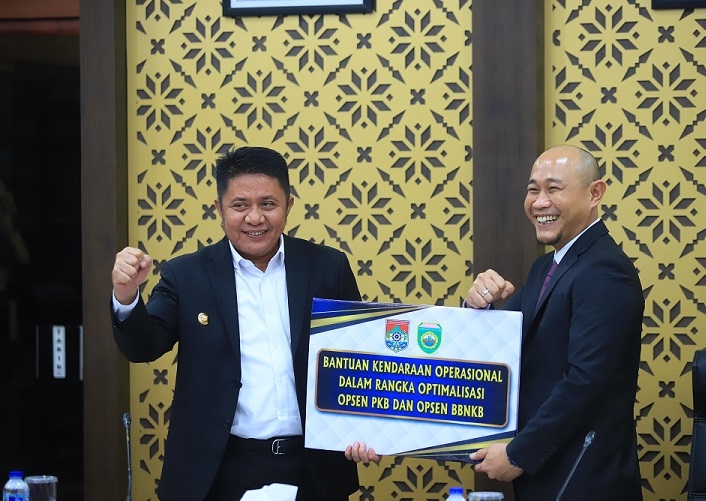 Sinergi Pemerintah Daerah Dongkrak PAD, Pemkot Lubuklinggau Serahkan Kendaraan Operasional ke Pemprov Sumsel