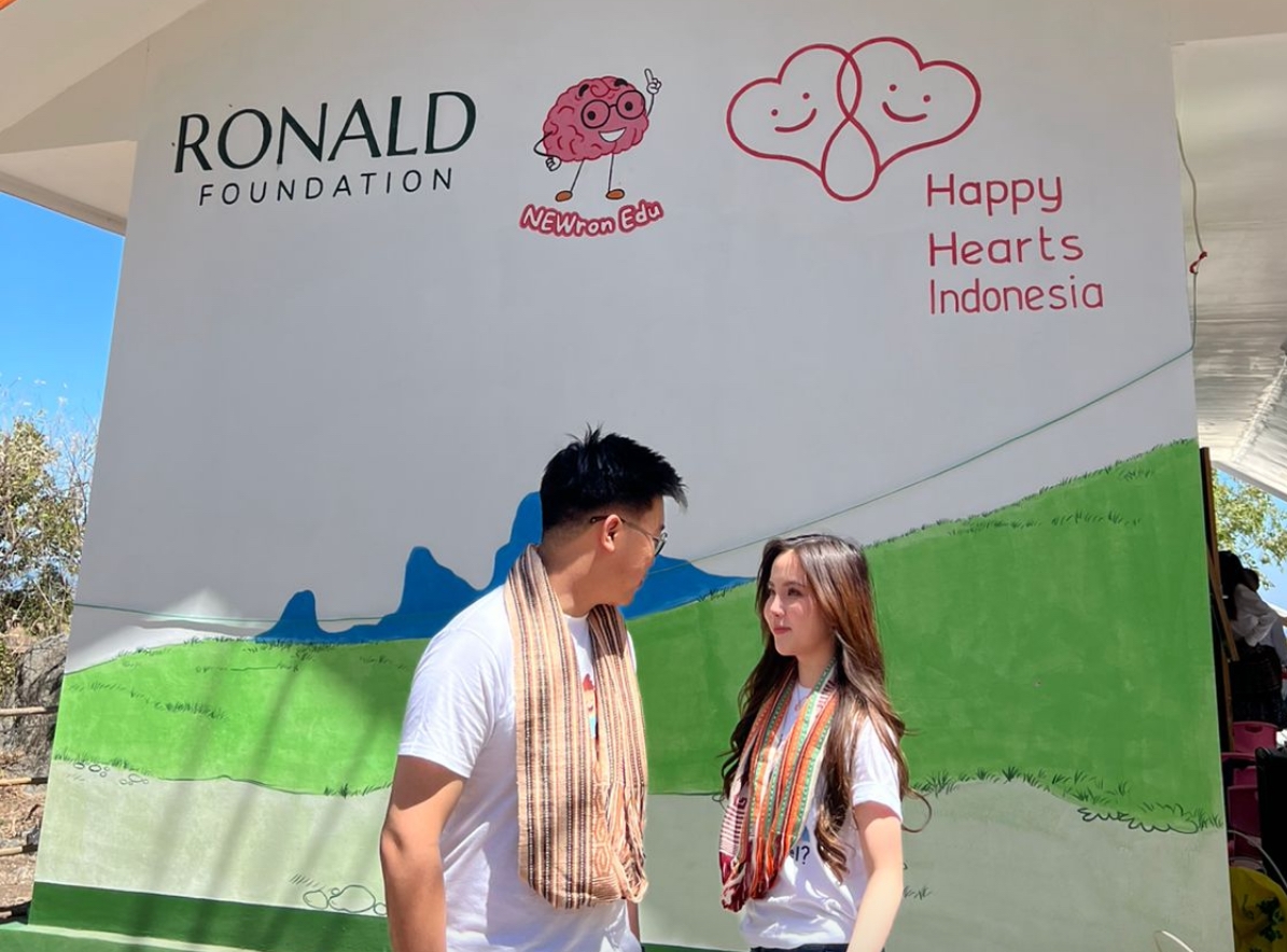 Bikin Terharu! Timothy Ronald dan Agatha Chelsea Wujudkan Sekolah Gratis di Kupang
