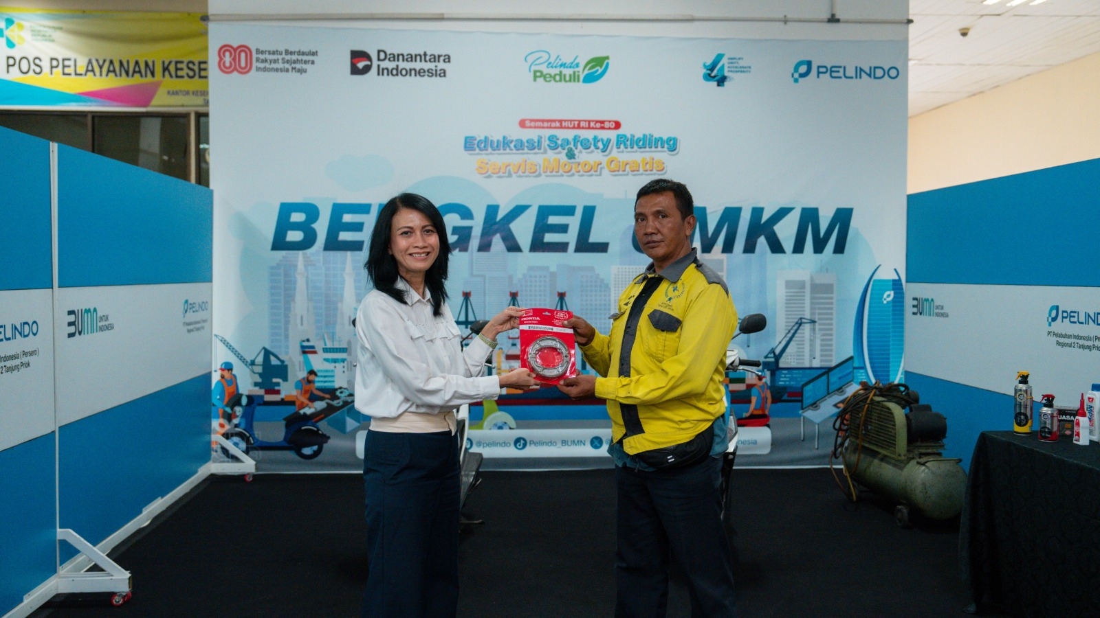 Pelindo Solusi Logistik Berikan Service Motor Gratis dan Edukasi Safety Riding ke Ojol