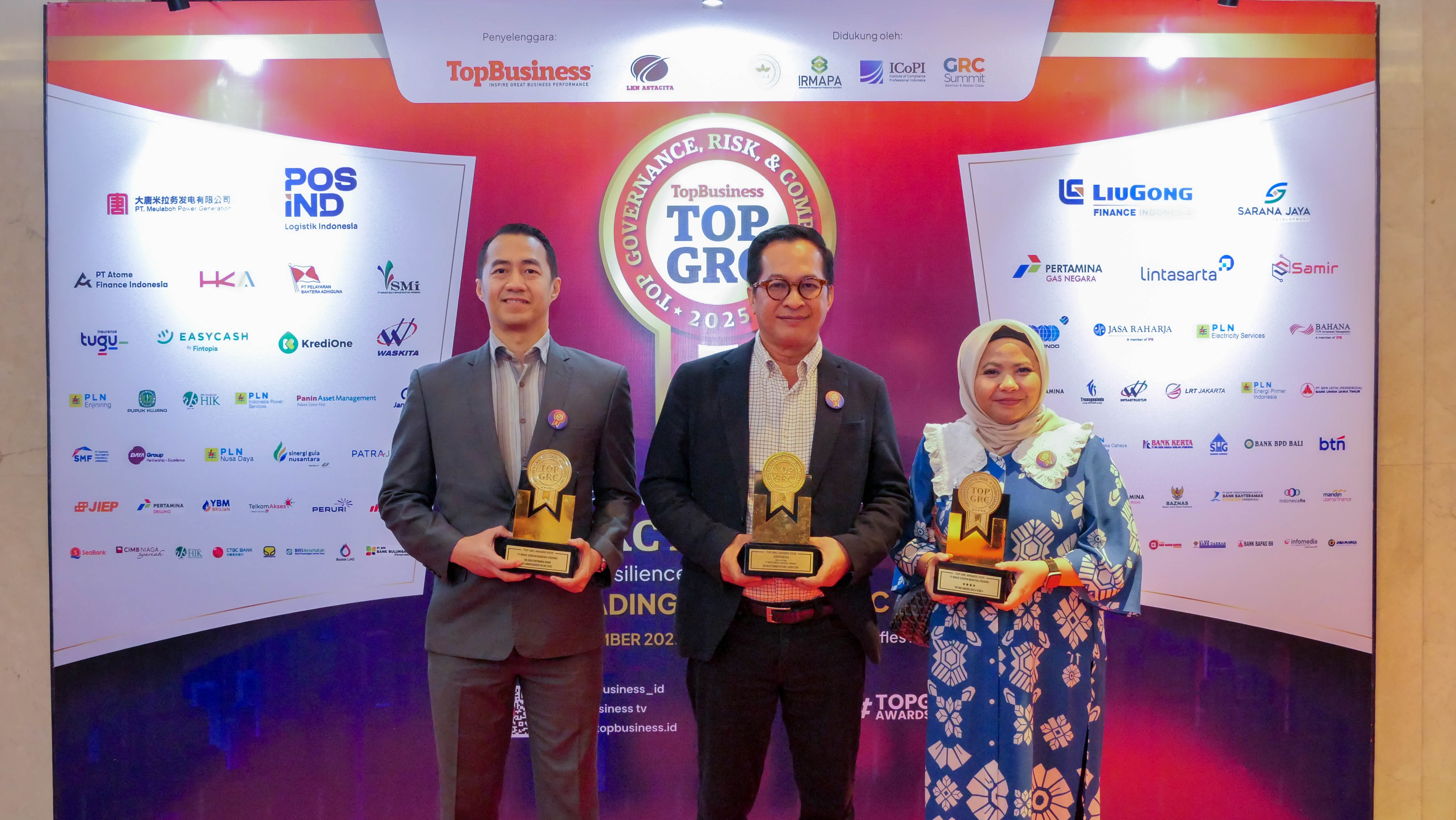 KrediOne Raih Tiga Penghargaan di TOP GRC Awards 2025