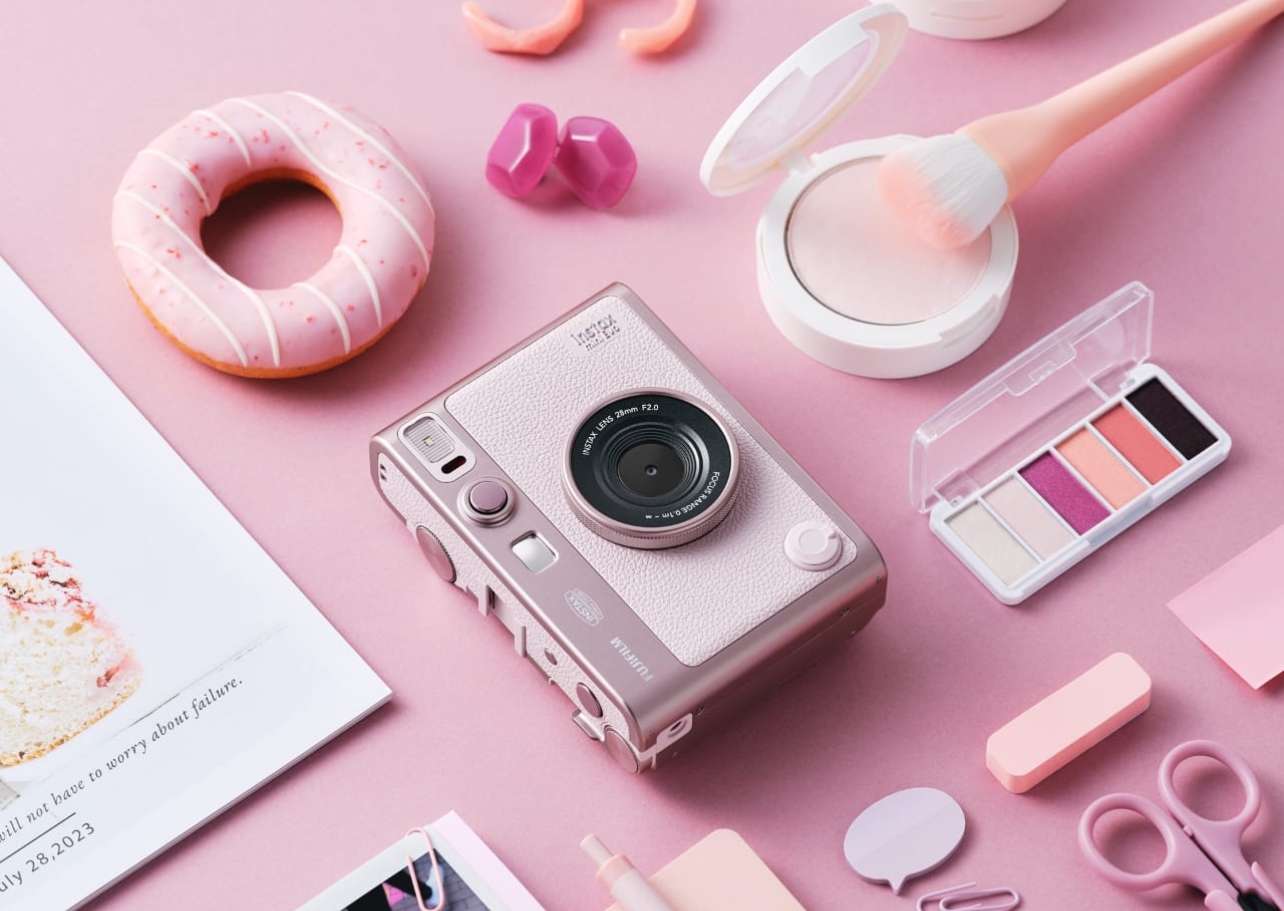 Fujifilm Luncurkan instax mini Evo GENTLE ROSE di Indonesia