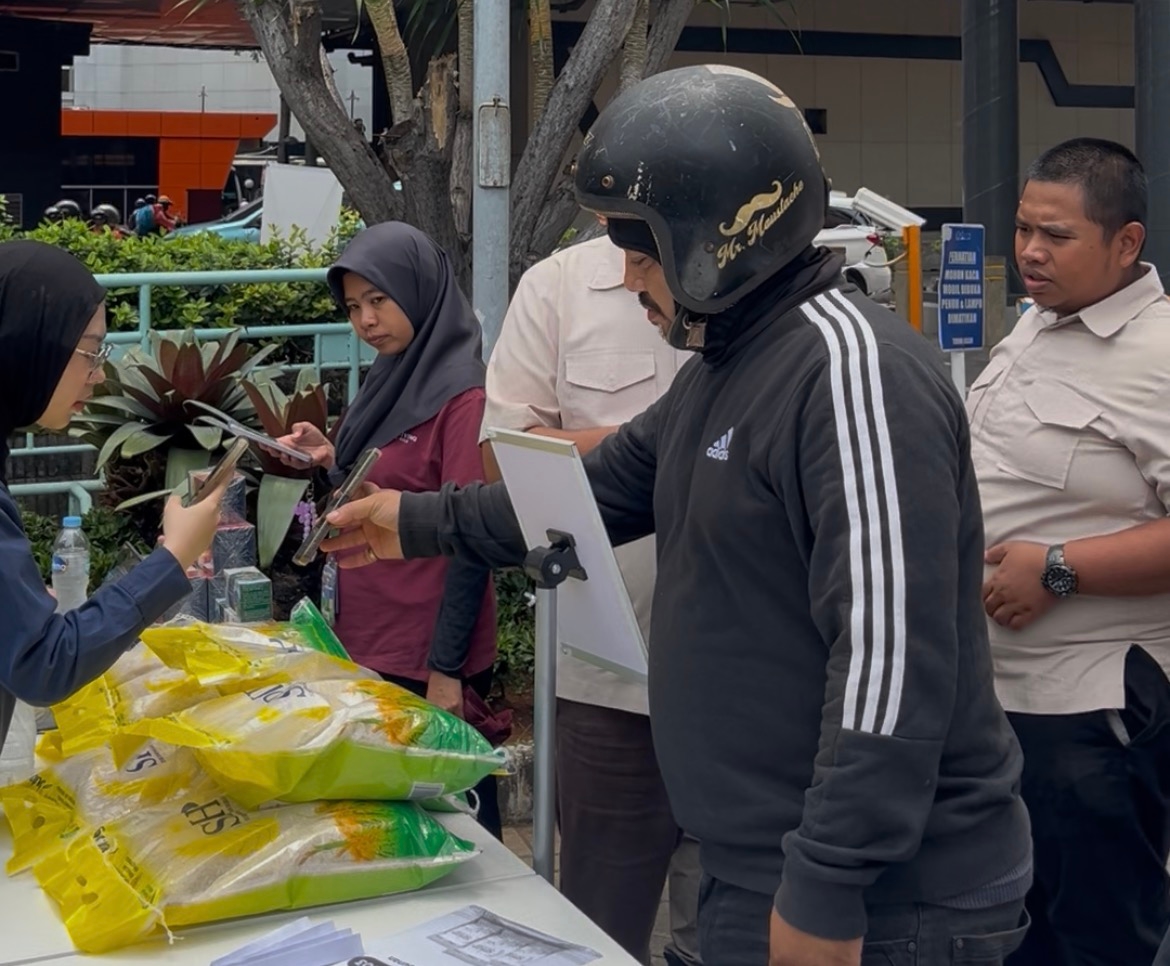 PalmCo Salurkan 240 Ton Beras Murah Jaga Stabilitas Harga Pangan