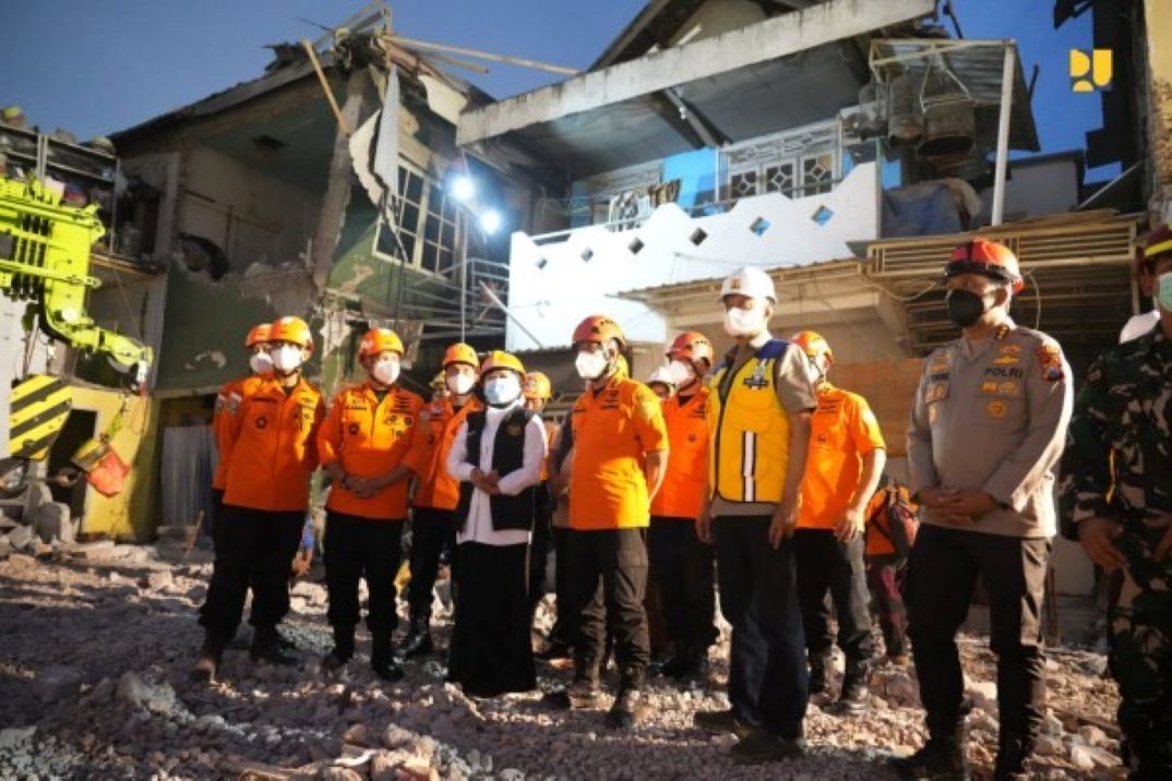Evakuasi Korban Ambruk Ponpes Al Khoziny, Menteri PU Singgung Soal PBG