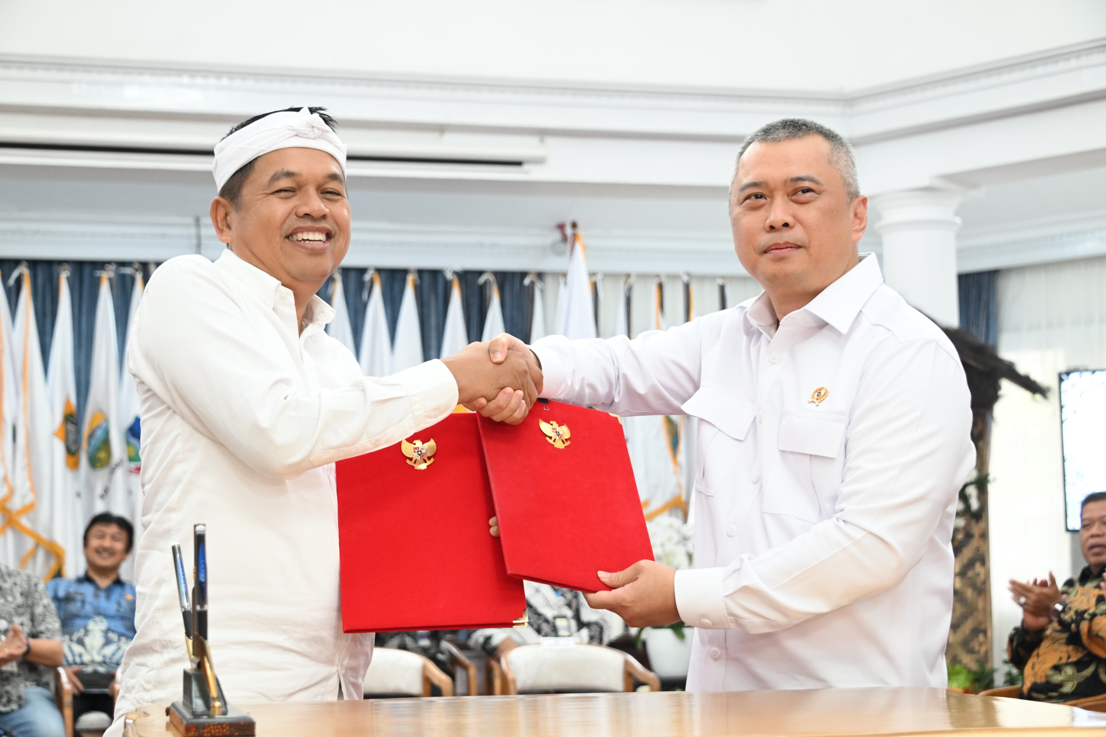 Menhub dan KDM Teken MoU Pengembangan Transportasi di Jabar