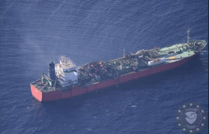 Kapal Tanker Gas Terbakar di Lepas Pantai Yaman Menewaskan Dua Pelaut