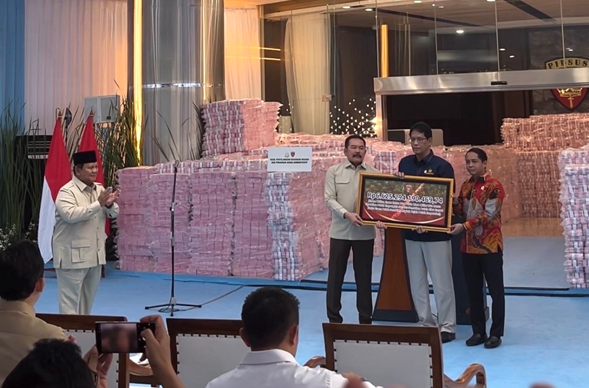 Disaksikan Prabowo, Jaksa Agung Serahkan Hasil Penyelamatan Negara Rp6,6 Triliun ke Purbaya