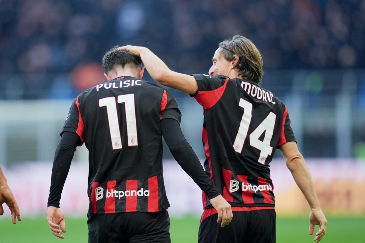 Liga Italia: Benamkan Verona Tiga Gol, AC Milan Kudeta Posisi Puncak dari Inter