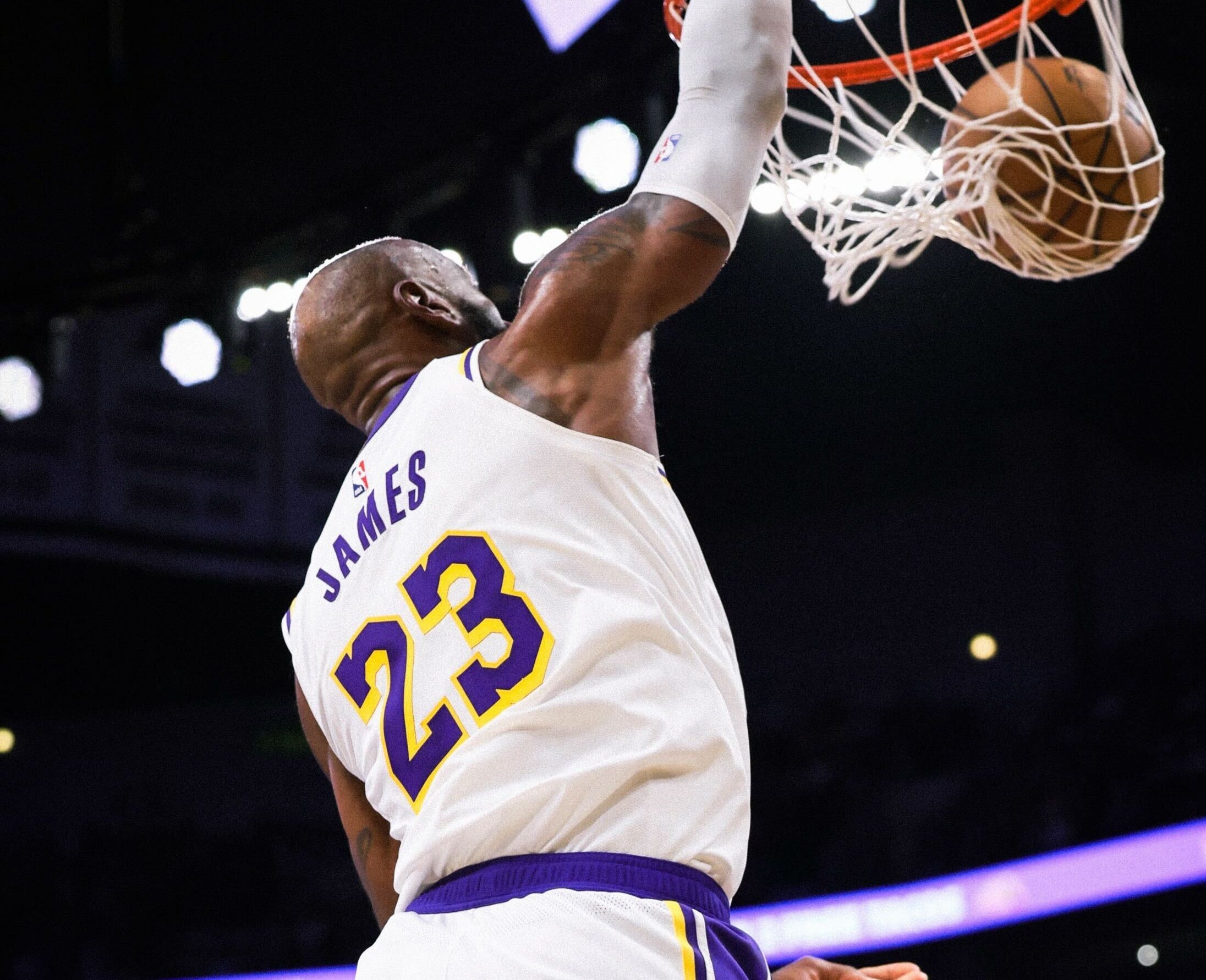 ​NBA Hari Ini: Lakers Takluk di Tangan Kings Saat Luka Doncic Menggila dengan 42 Poin