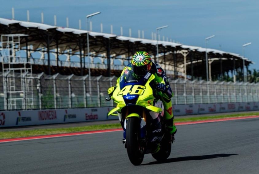 ​Perdana Jajal Mandalika, Valentino Rossi: Ini Momen Tepat Pembalap Muda Indonesia Mendunia
