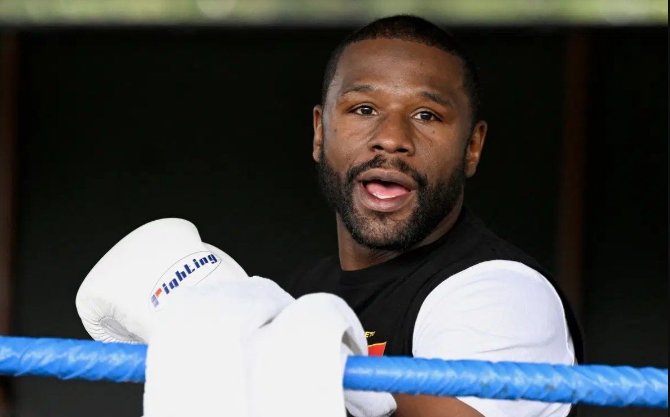 ​Guncang Dunia Tinju, Floyd Mayweather Umumkan 'Turun Gunung' dari Pensiun untuk Keempat Kalinya