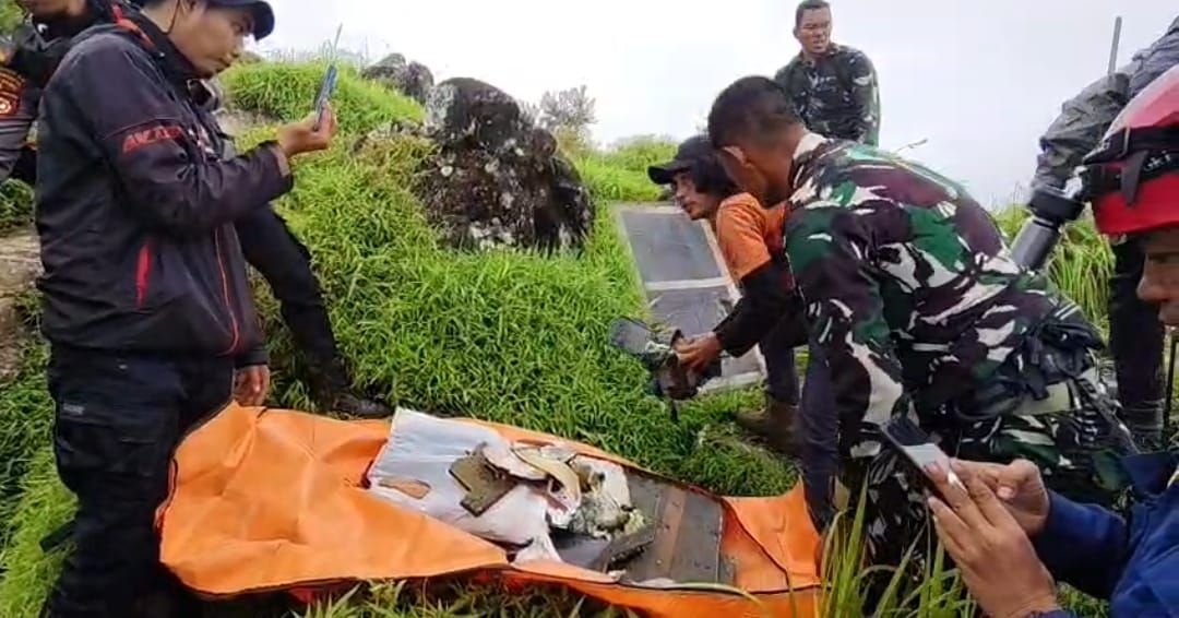 Tim SAR Berhasil Temukan Lokasi Jatuhnya Pesawat ATR 400, Evakuasi Masih Berlangsung