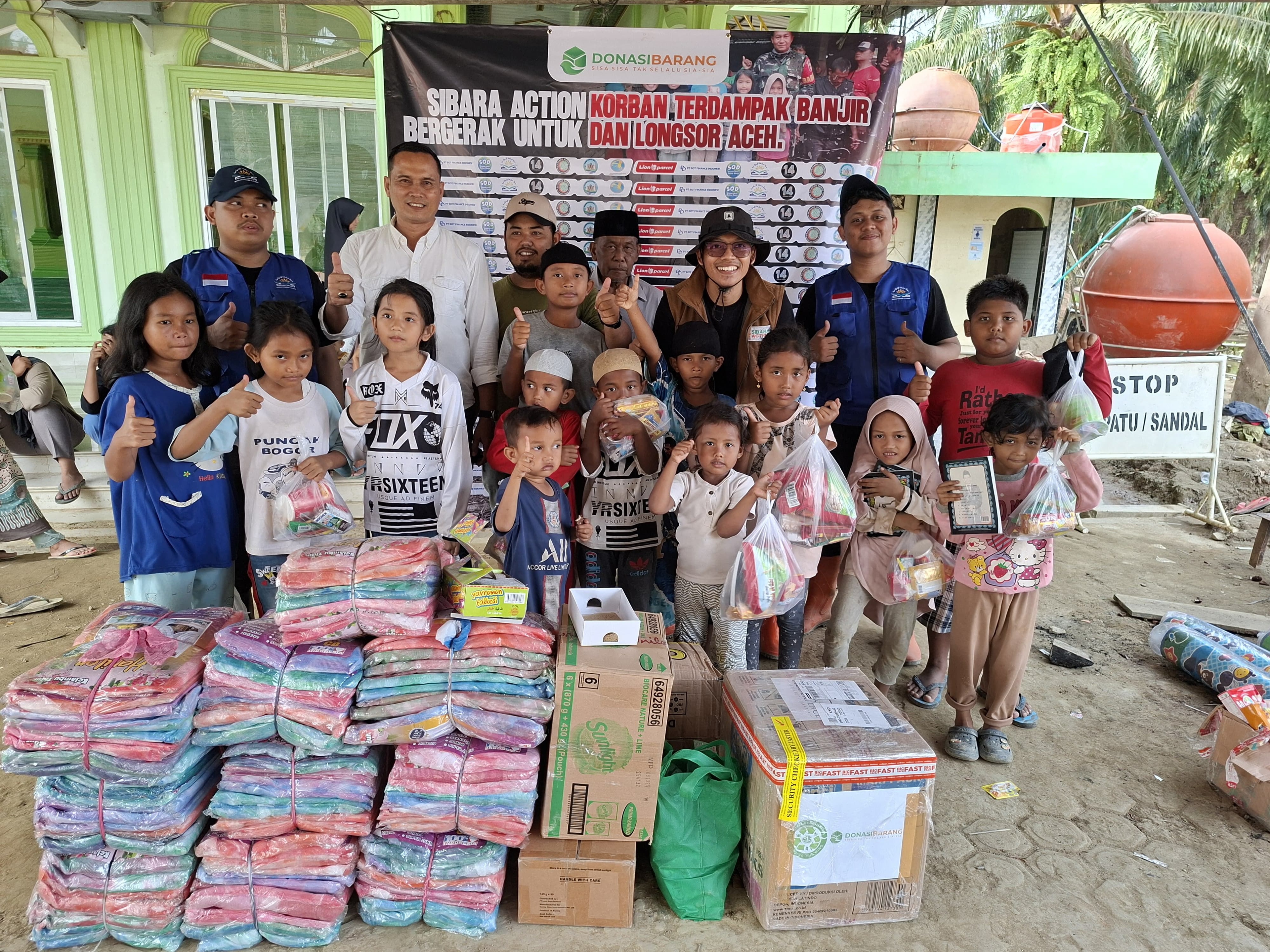 Gandeng Denny Sumargo, Lion Parcel Salurkan 10 Ton Bantuan Pascabencana ke Sumatra