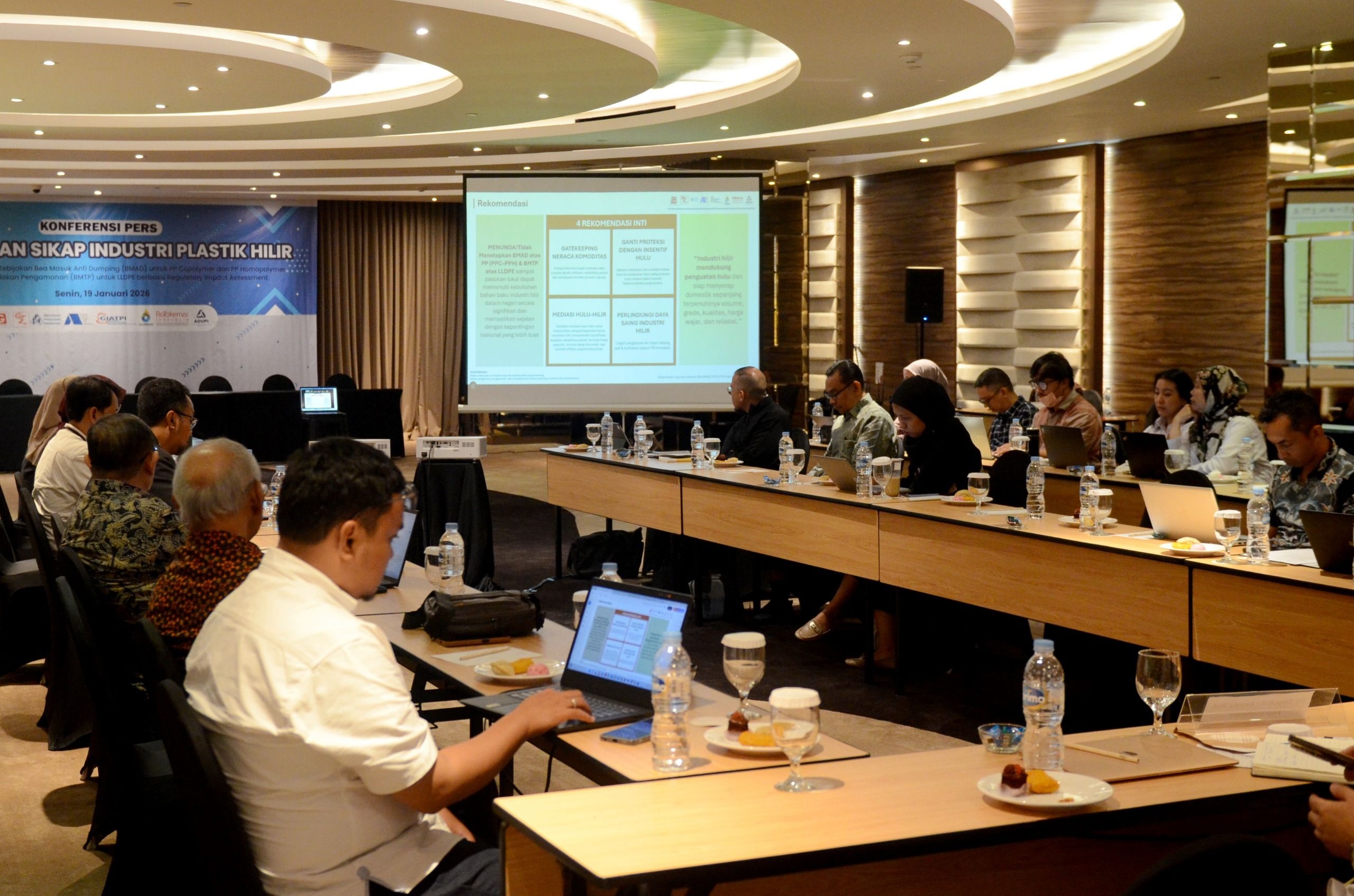 Kebijakan BMAD dan BMTP Bahan Baku Plastik Bisa Ancam Hilirisasi