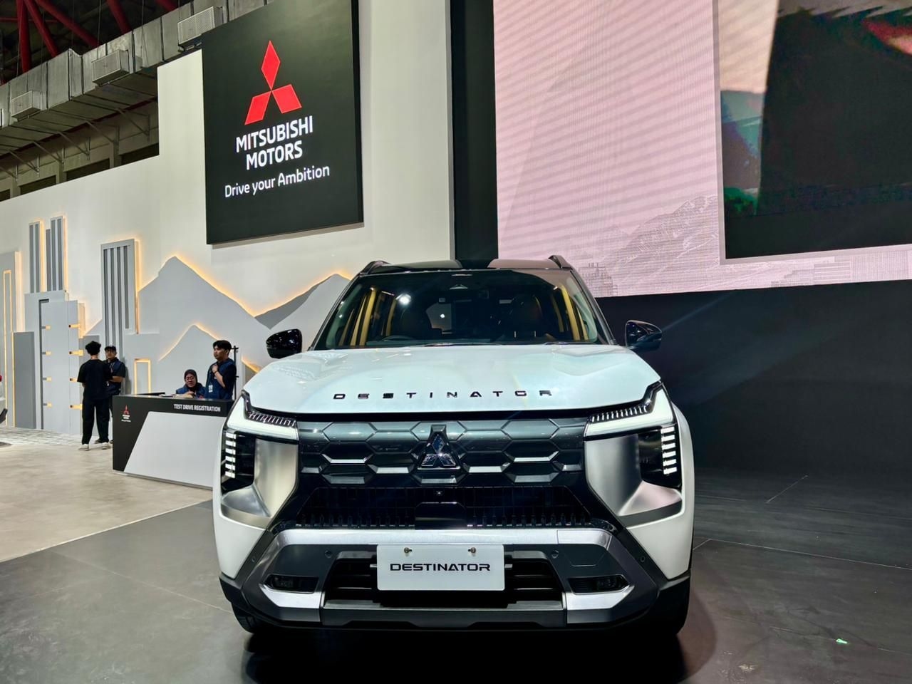 Mitsubishi Motors Tampilkan Perjalanan 55 Tahun di Indonesia pada IIMS 2026