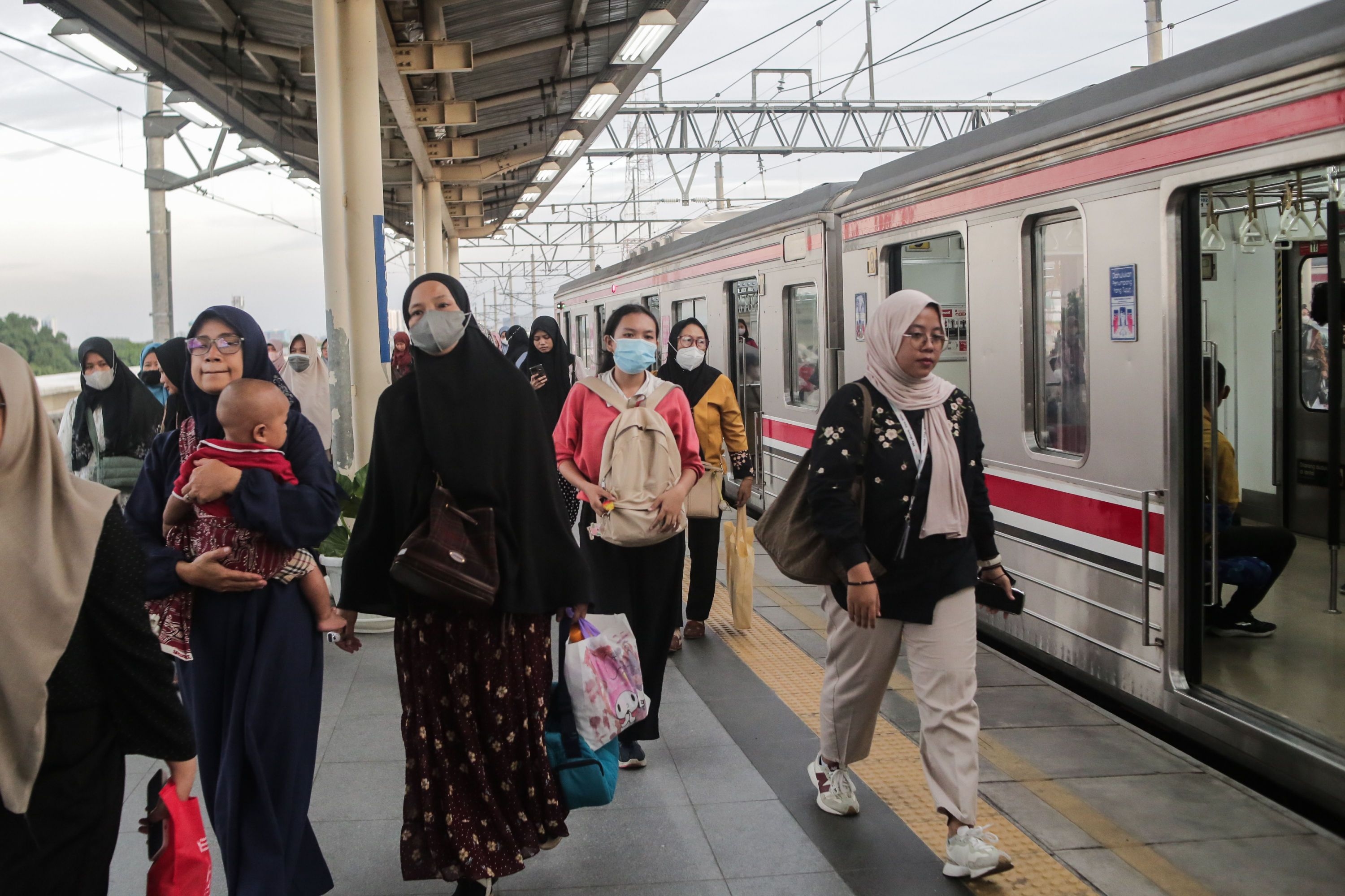 Ingin Berbuka Puasa di Kereta? Begini Aturan Mainnya
