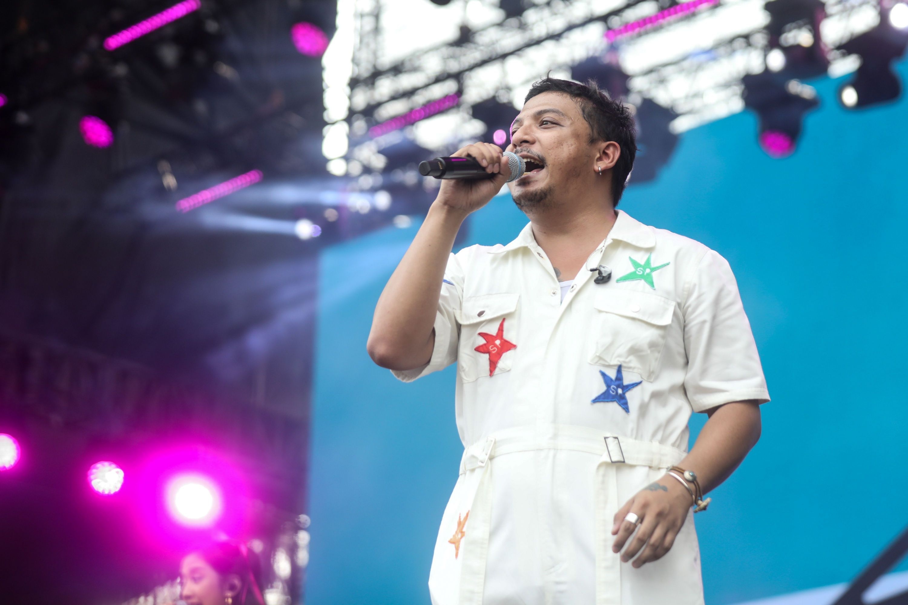 Sal Priadi Buka Suara Usai Foto Bareng Sitok Srengenge Tuai Kecaman: “Saya Enggak Bela”