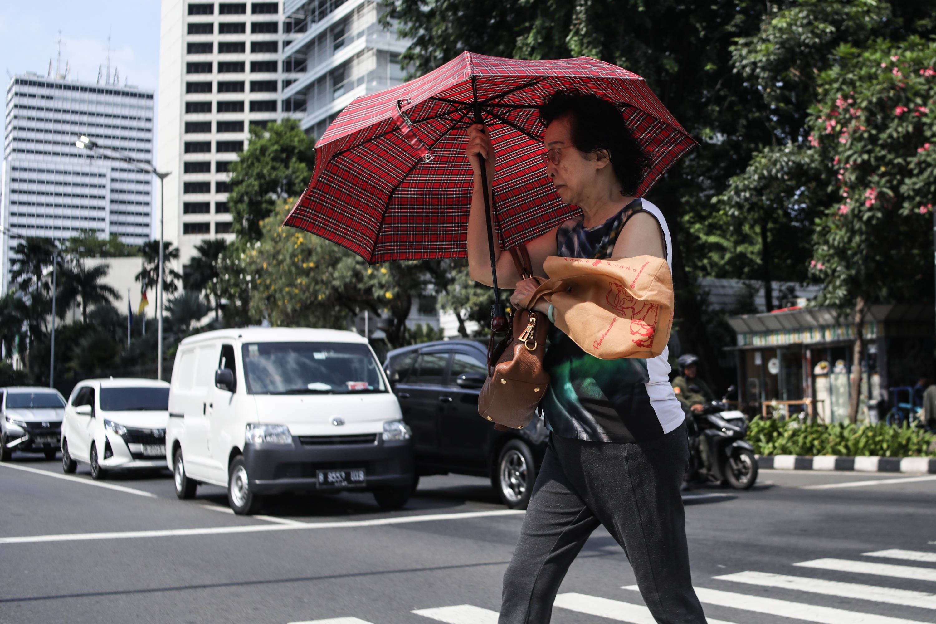 Kenapa Matahari Terasa Lebih Terik Sekarang? Ini Penjelasan Ilmiahnya