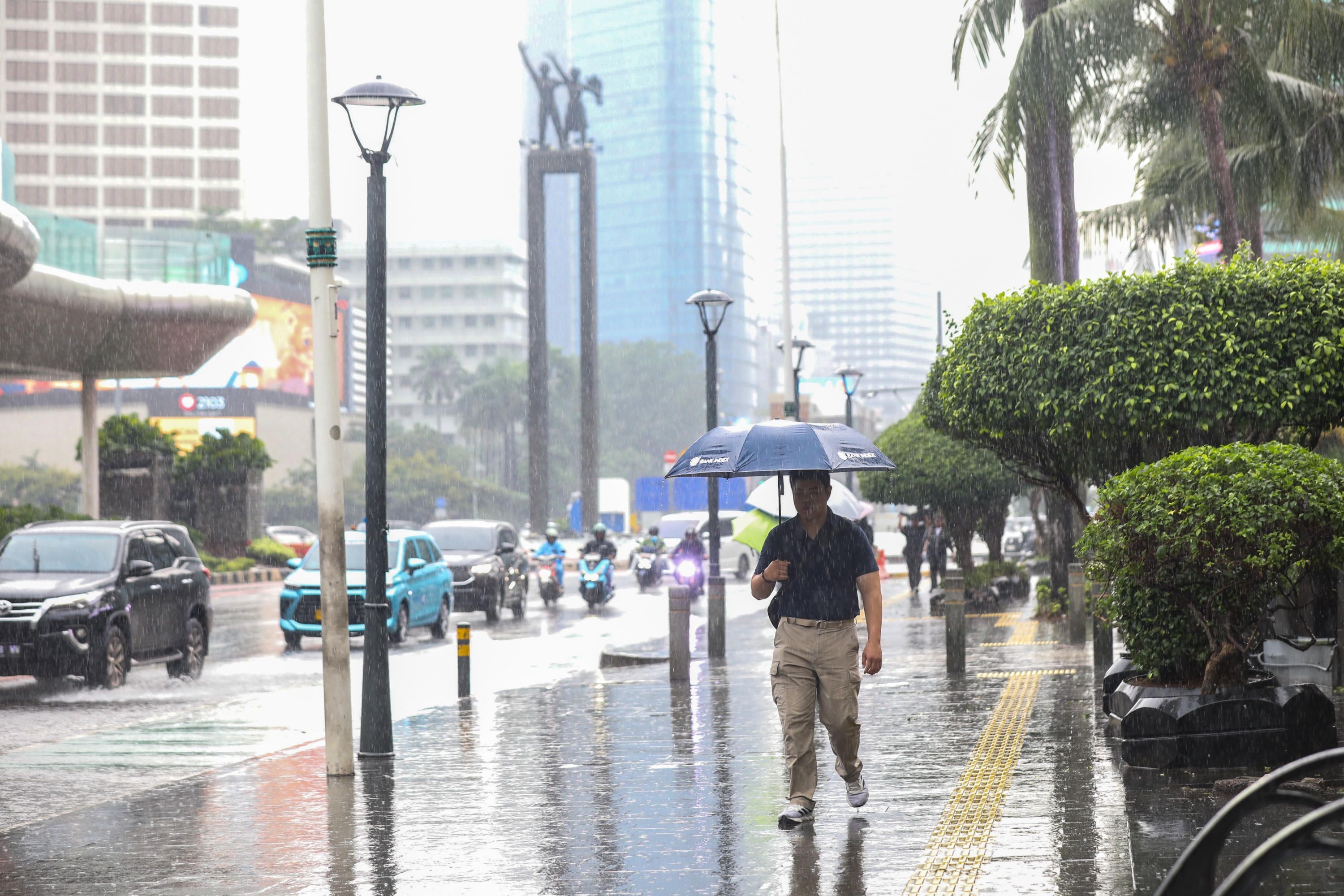 Sedia Payung, Hujan Ringan Diprakirakan Mengguyur Sebagian Wilayah Jakarta Senin Siang