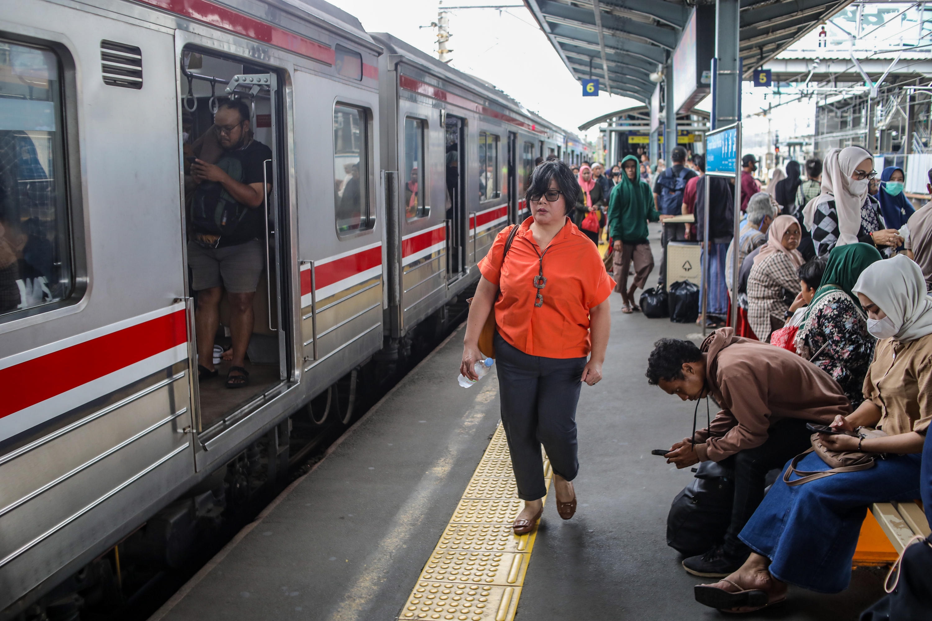 Okupansi Capai 124 Persen, KAI Angkut 1 Juta Penumpang Saat Libur Imlek