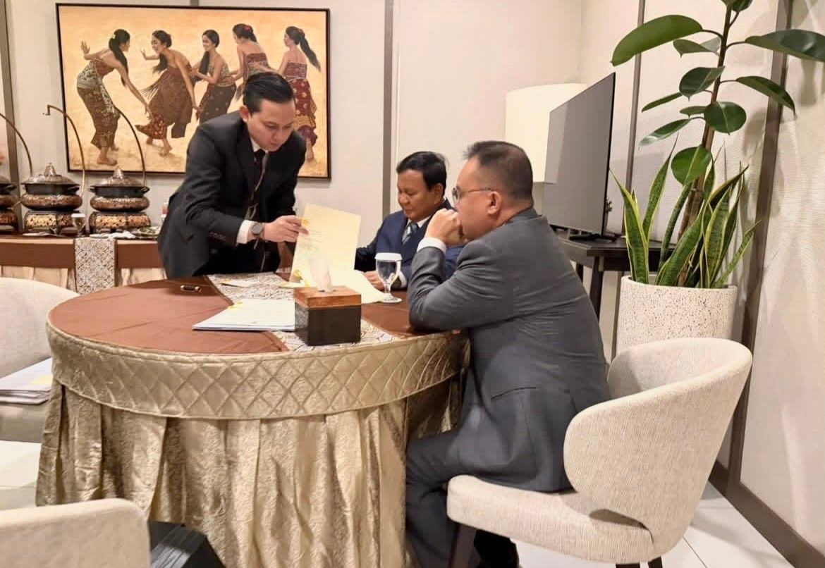 Prabowo Terima Laporan Dasco Sebelum Berangkat ke Inggris dan Swiss