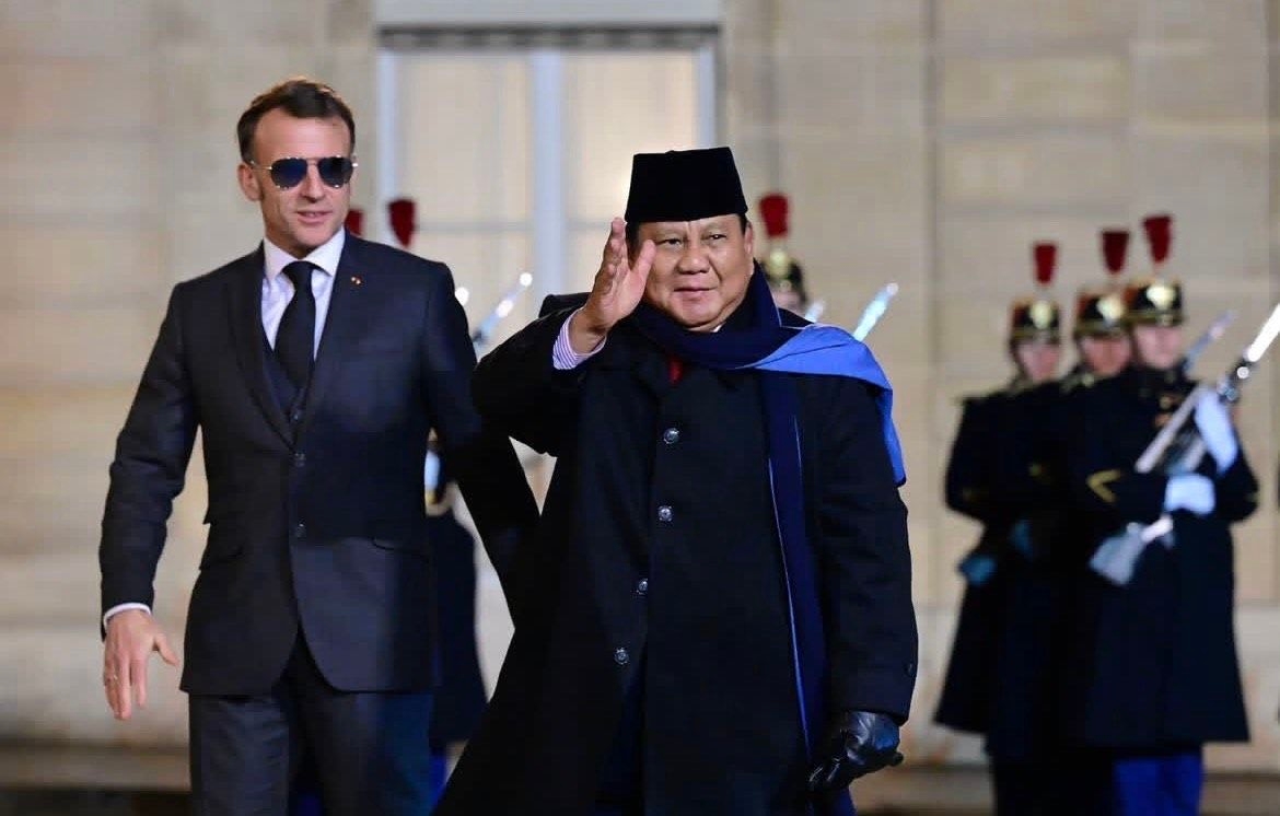 Seskab Teddy Bocorkan Isi Pertemuan Tertutup Prabowo dengan Presiden Macron