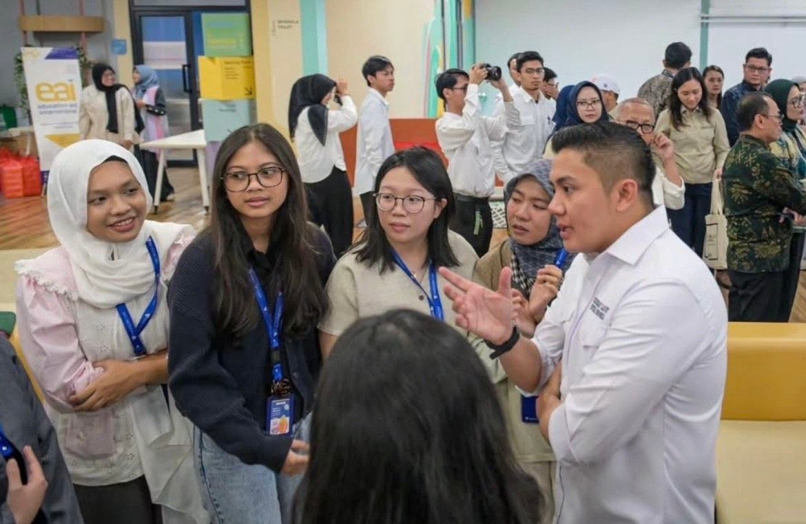 Seskab Teddy Cek Program Magang Nasional di Paragon, Siap Buka Kuota untuk 100 Ribu Peserta