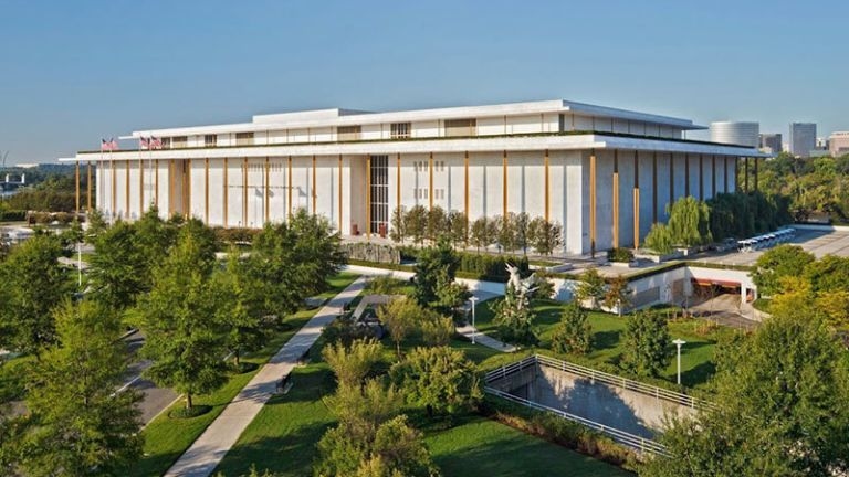 Presiden Amerika Serikat Donald Trump Tutup Kennedy Center