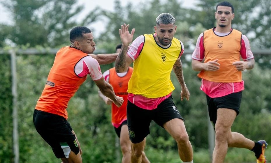 Jeda Kompetisi, Pelatih Persebaya Surabaya Bruno Tavares Ingin Kenali Karakter Pemain Baru