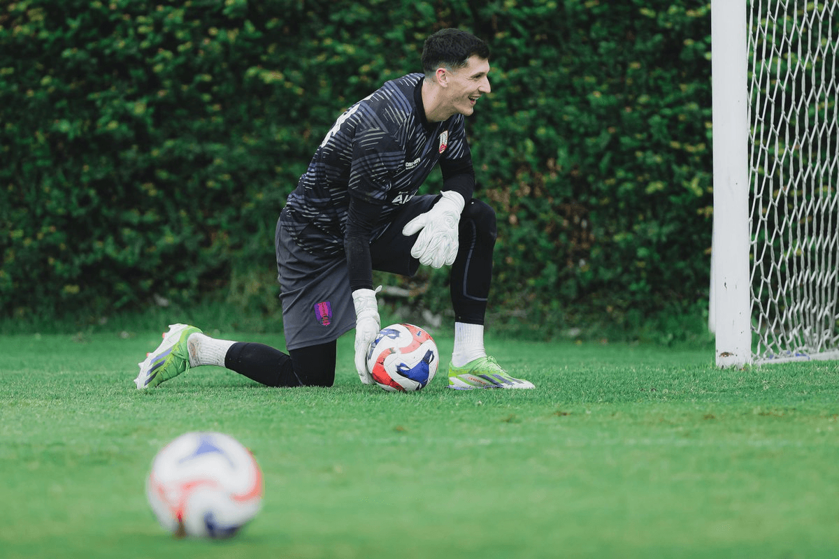 Persis Solo Datangkan Kiper Serbia Vukasin Vranes, Posisi M Riyandi Mulai Tergeser
