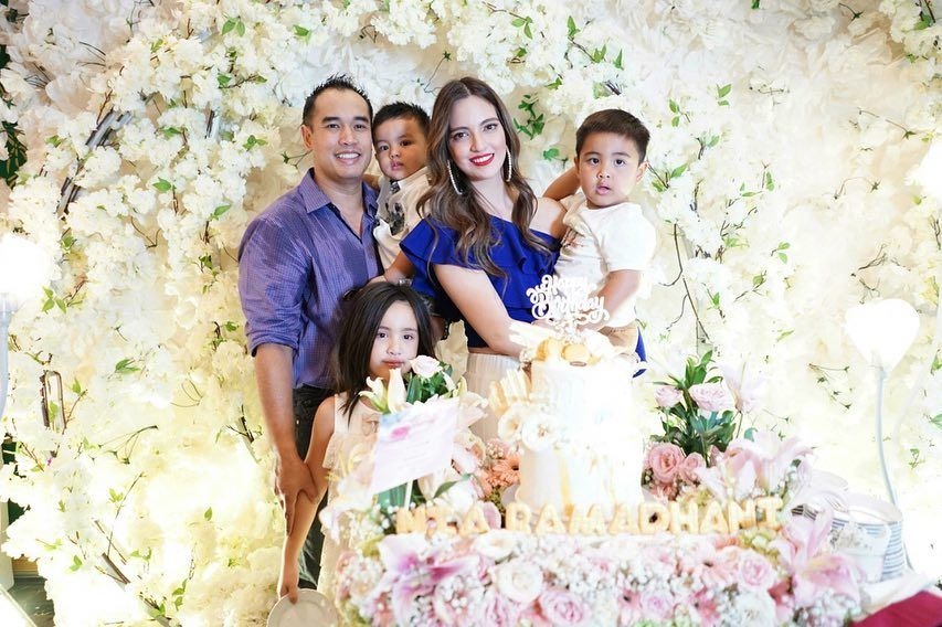 Kabar Nia Ramadhani Gugat Cerai Ardi Bakrie Hoaks, Manajer Buka Suara ​