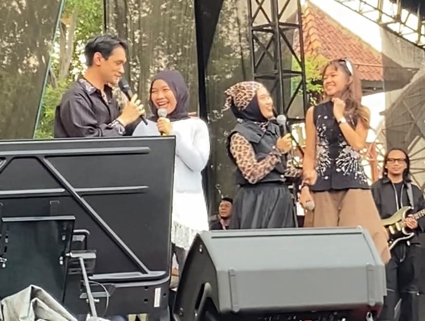 Afgan Bikin Histeris Synchronize Fest 2026, Ajak Ummi Quary Cs Naik Panggung hingga Peluk Mesra