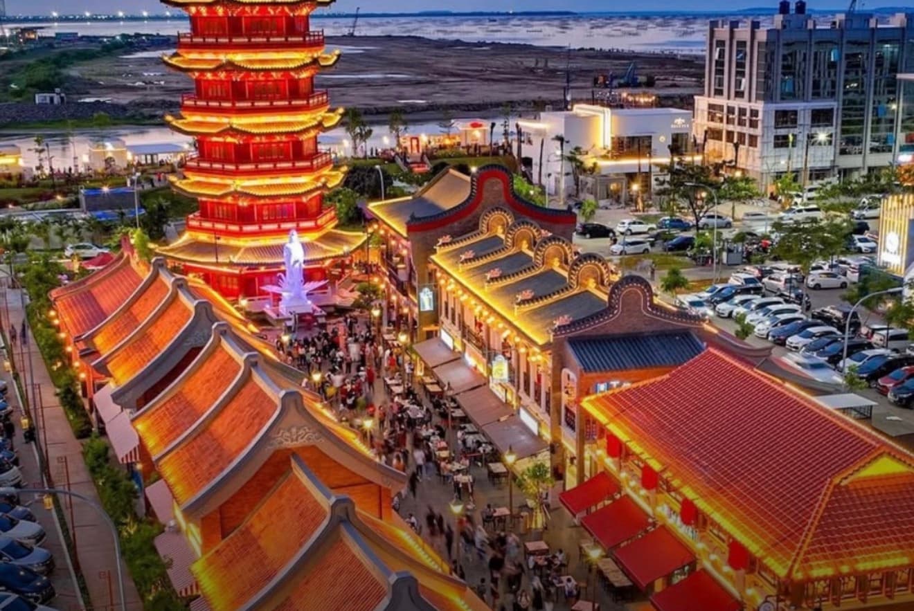 Ngabuburit Rasa Luar Negeri di Pantjoran PIK, Lampion Merah Temani Menunggu Magrib