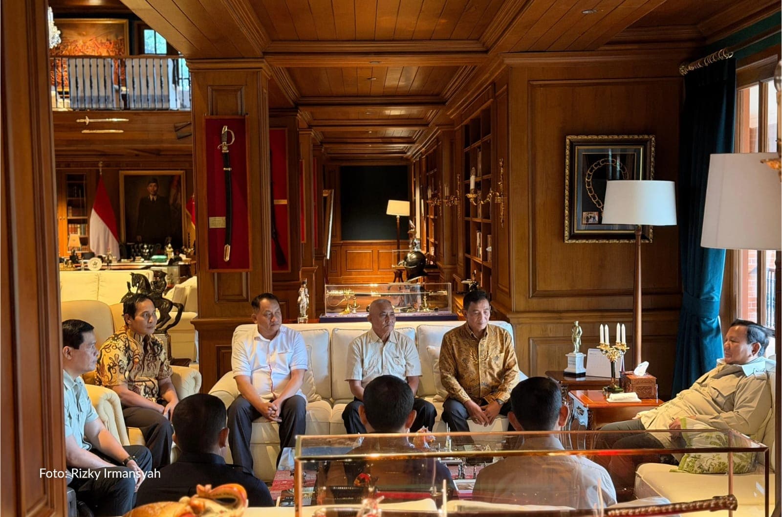 Berbagi Perjalanan Hidup, Presiden Prabowo Silaturahmi dengan Para Mantan Ajudan dan Pengawal