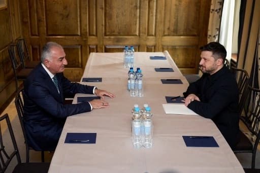 Zelensky Temui Putra Shah Iran, Ukraina Serukan Iran Demokratis Tanpa Rusia