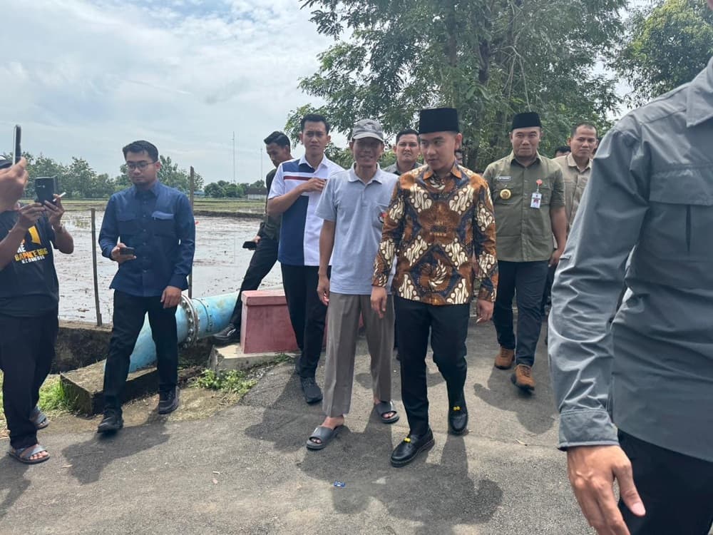 Wapres Gibran Tinjau Proyek Pengaspalan Jalan di Sragen, Tegaskan Komitmen Pemerintah dalam Meningkatkan Kualitas Infrastruktur